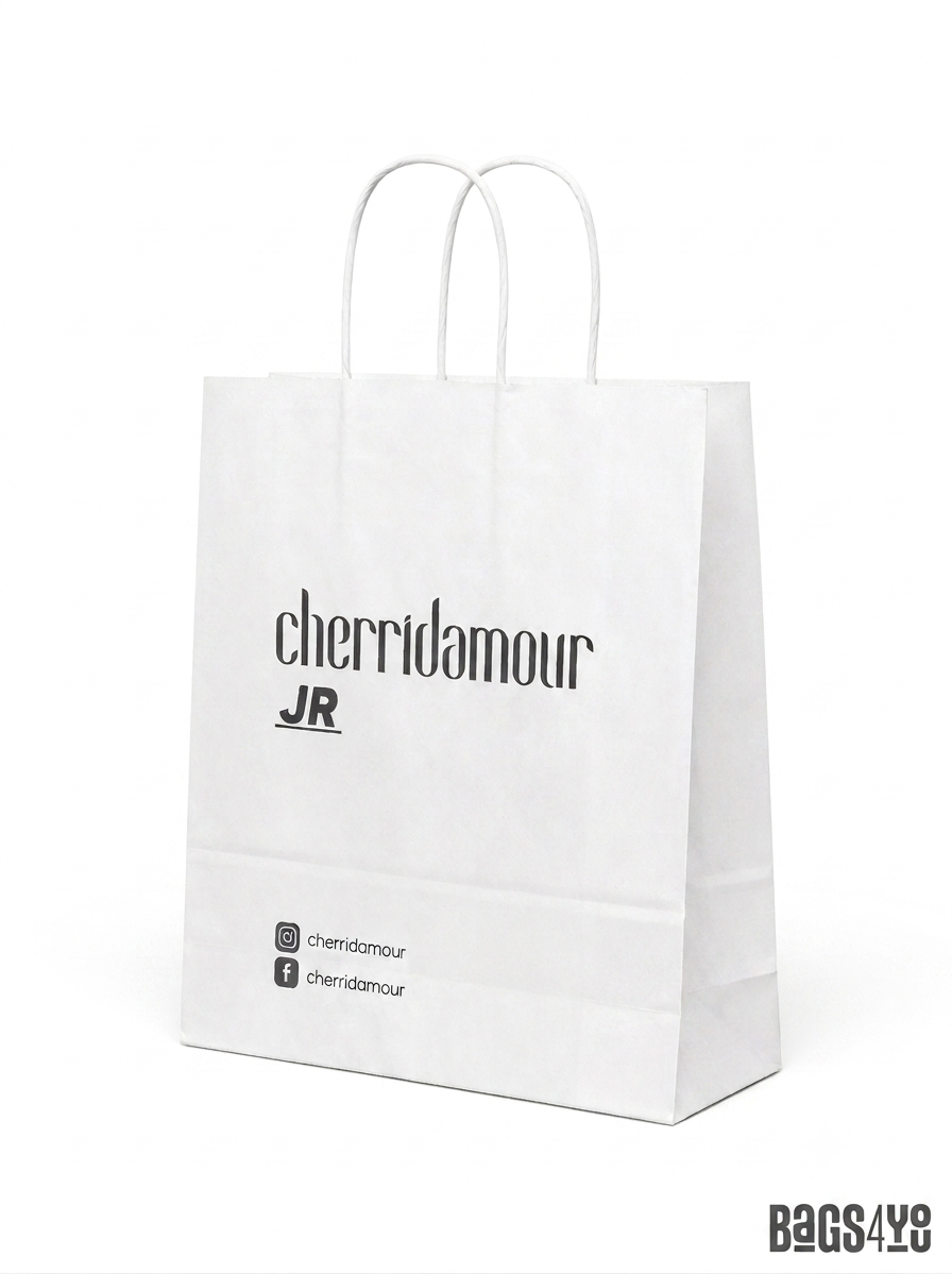 Saco de papel kraft branco personalizado para Cherridamour, com impressão do logótipo a preto e asas de papel torcido.