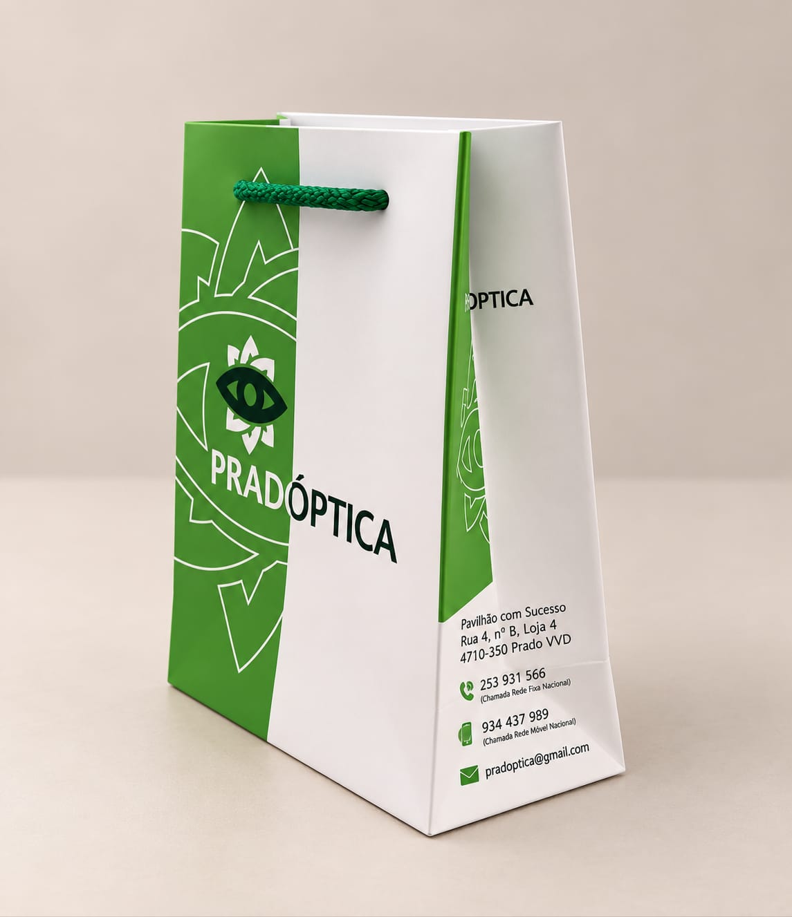 saco papel couche com impressão 2 cores com plastico mate com asa em cordão